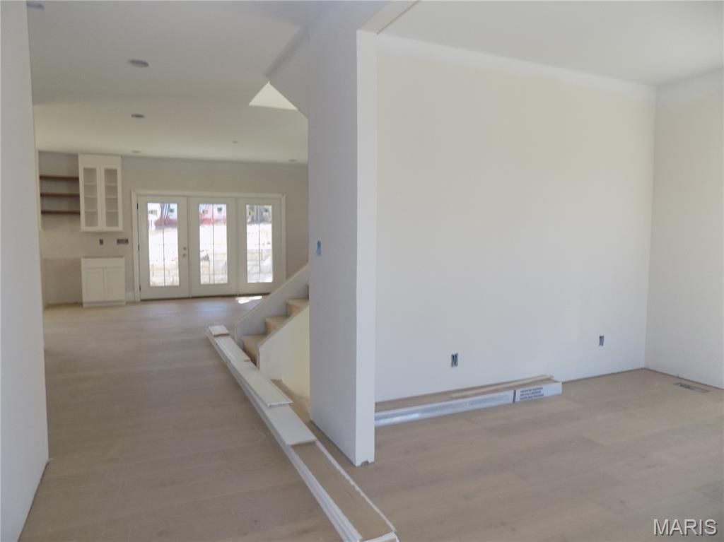 Photo of 140 W Sarah Avenue, Kirkwood, MO 63122 (MLS # 26003674)