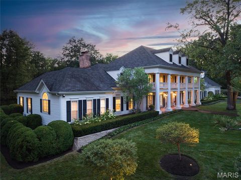 Photo of 10420 Litzsinger Road, Frontenac, MO 63131 (MLS # 25042601)