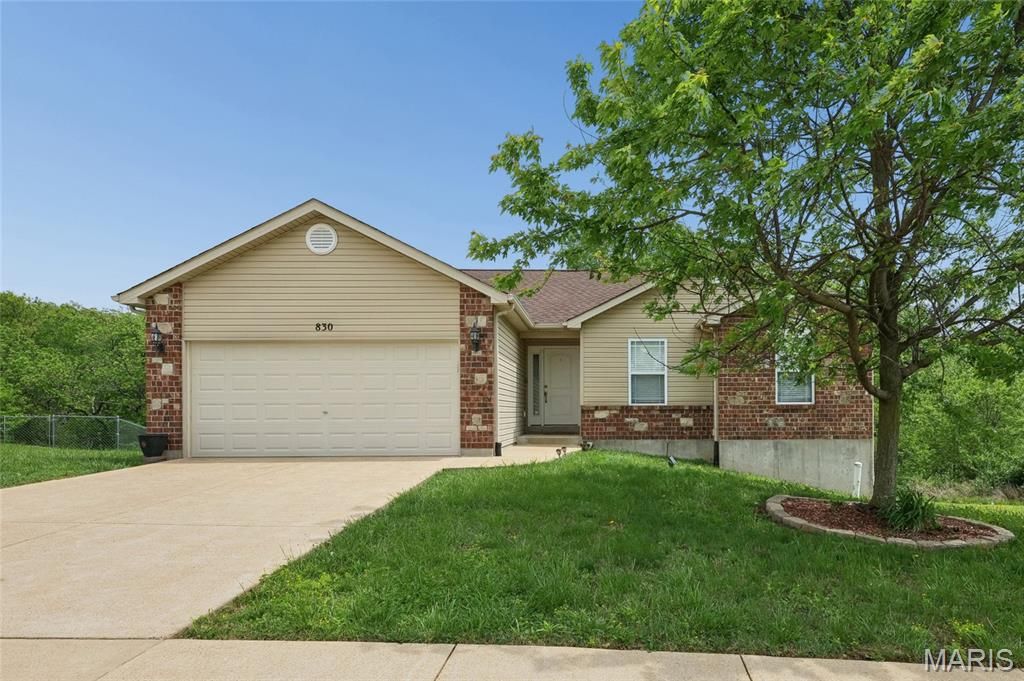 Photo of 830 Hawks Circle Drive, Hillsboro, MO 63050 (MLS # 26022823)