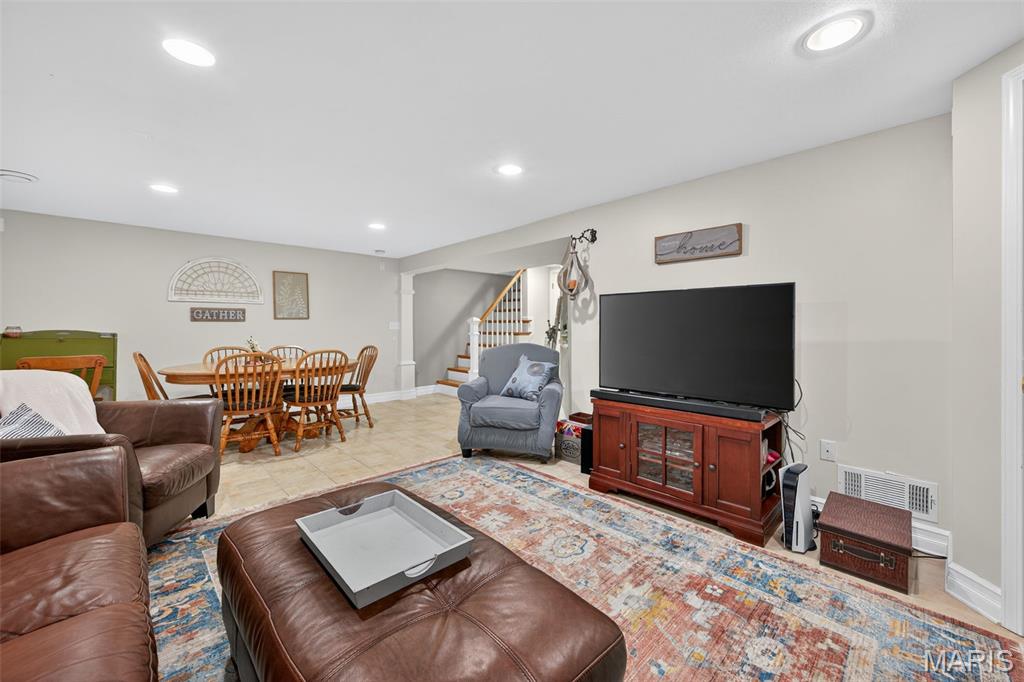 St Charles, Missouri 63303, United States, 3 Bedrooms Bedrooms, ,2 BathroomsBathrooms,Residential,Pending,215245