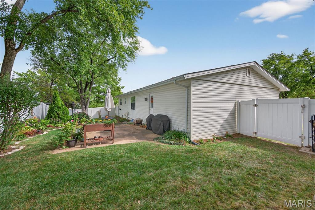 St Charles, Missouri 63303, United States, 3 Bedrooms Bedrooms, ,2 BathroomsBathrooms,Residential,Pending,215245