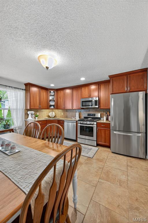 St Charles, Missouri 63303, United States, 3 Bedrooms Bedrooms, ,2 BathroomsBathrooms,Residential,Pending,215245