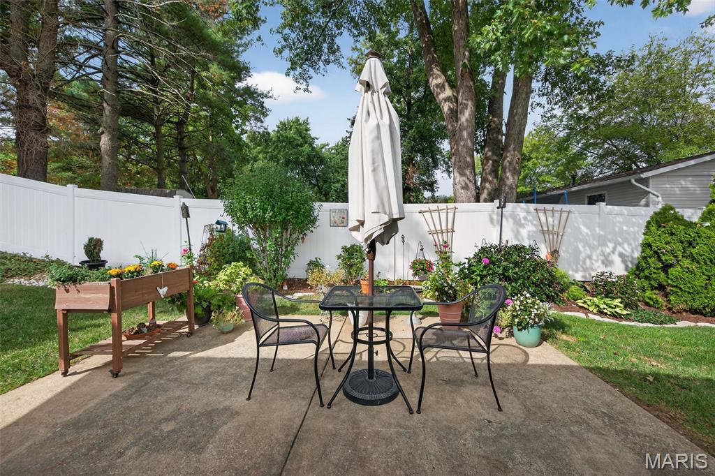 St Charles, Missouri 63303, United States, 3 Bedrooms Bedrooms, ,2 BathroomsBathrooms,Residential,Pending,215245