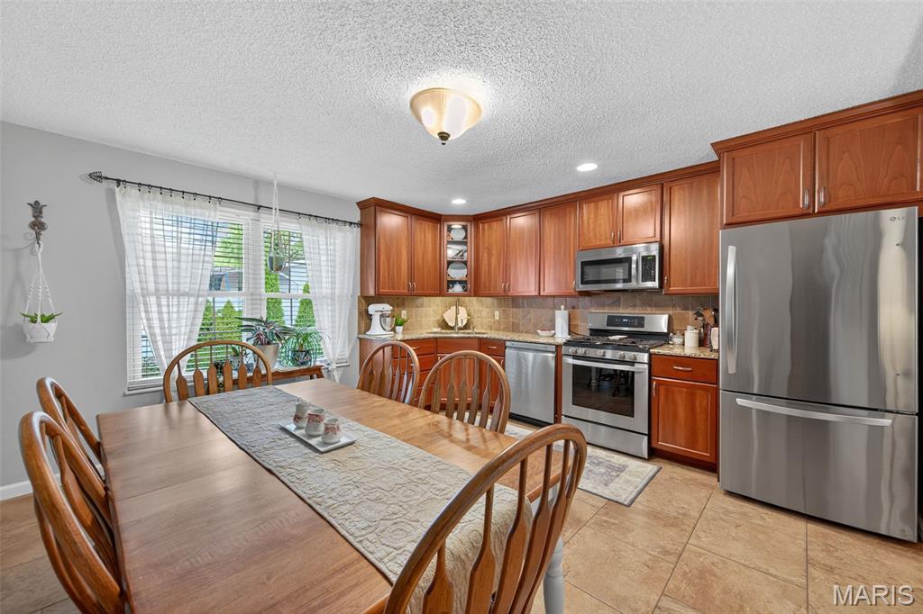 St Charles, Missouri 63303, United States, 3 Bedrooms Bedrooms, ,2 BathroomsBathrooms,Residential,Pending,215245