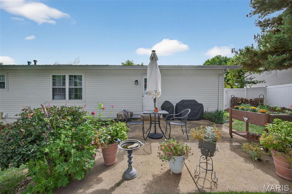 St Charles, Missouri 63303, United States, 3 Bedrooms Bedrooms, ,2 BathroomsBathrooms,Residential,Pending,215245