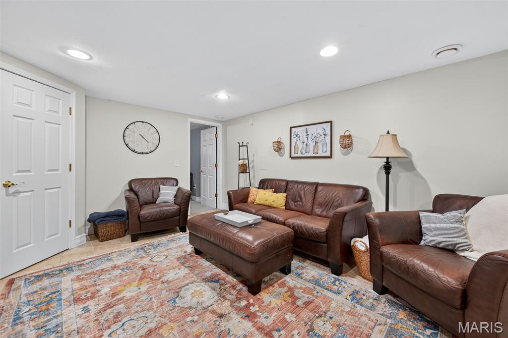 St Charles, Missouri 63303, United States, 3 Bedrooms Bedrooms, ,2 BathroomsBathrooms,Residential,Pending,215245