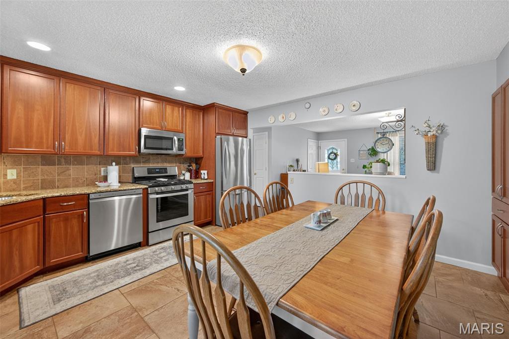 St Charles, Missouri 63303, United States, 3 Bedrooms Bedrooms, ,2 BathroomsBathrooms,Residential,Pending,215245