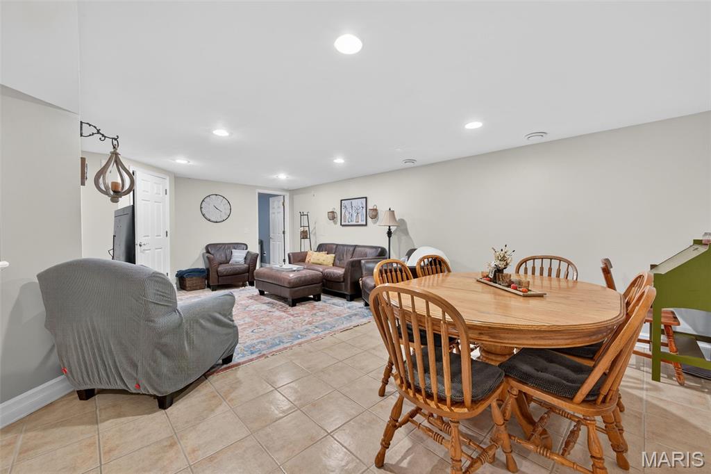 St Charles, Missouri 63303, United States, 3 Bedrooms Bedrooms, ,2 BathroomsBathrooms,Residential,Pending,215245