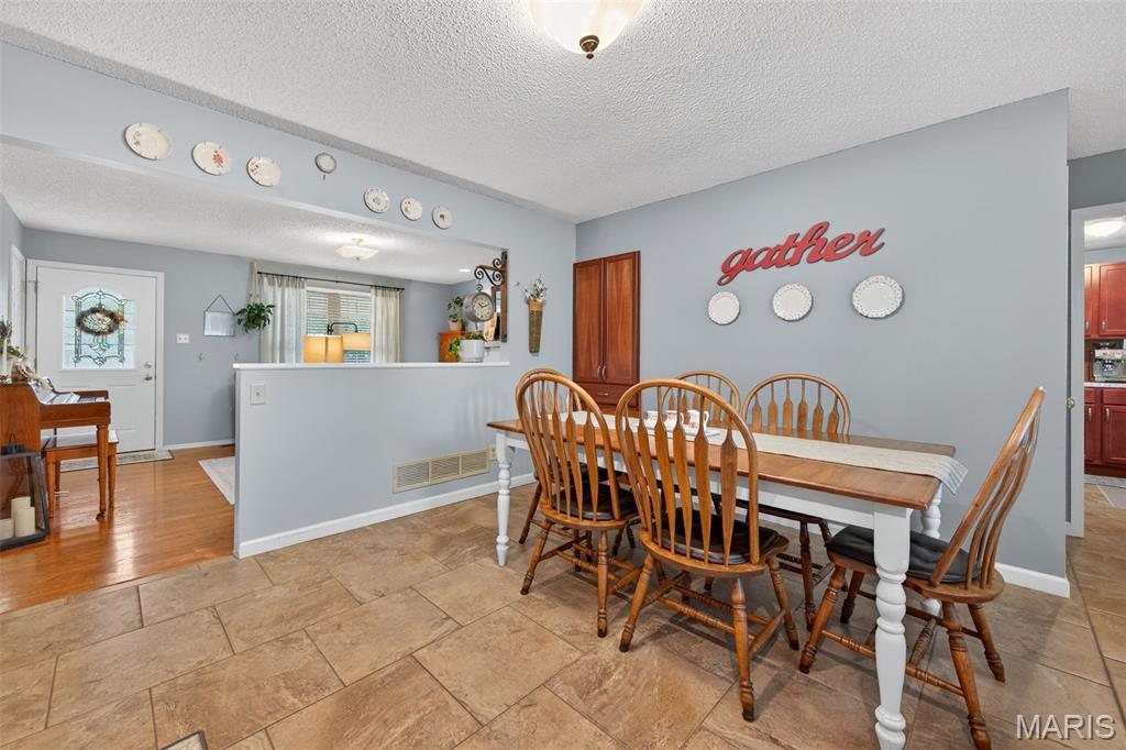 St Charles, Missouri 63303, United States, 3 Bedrooms Bedrooms, ,2 BathroomsBathrooms,Residential,Pending,215245