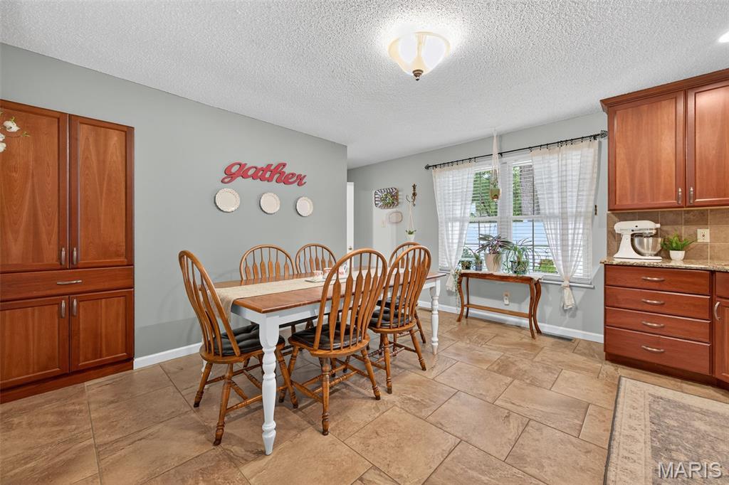 St Charles, Missouri 63303, United States, 3 Bedrooms Bedrooms, ,2 BathroomsBathrooms,Residential,Pending,215245