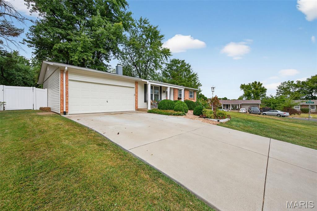 St Charles, Missouri 63303, United States, 3 Bedrooms Bedrooms, ,2 BathroomsBathrooms,Residential,Pending,215245