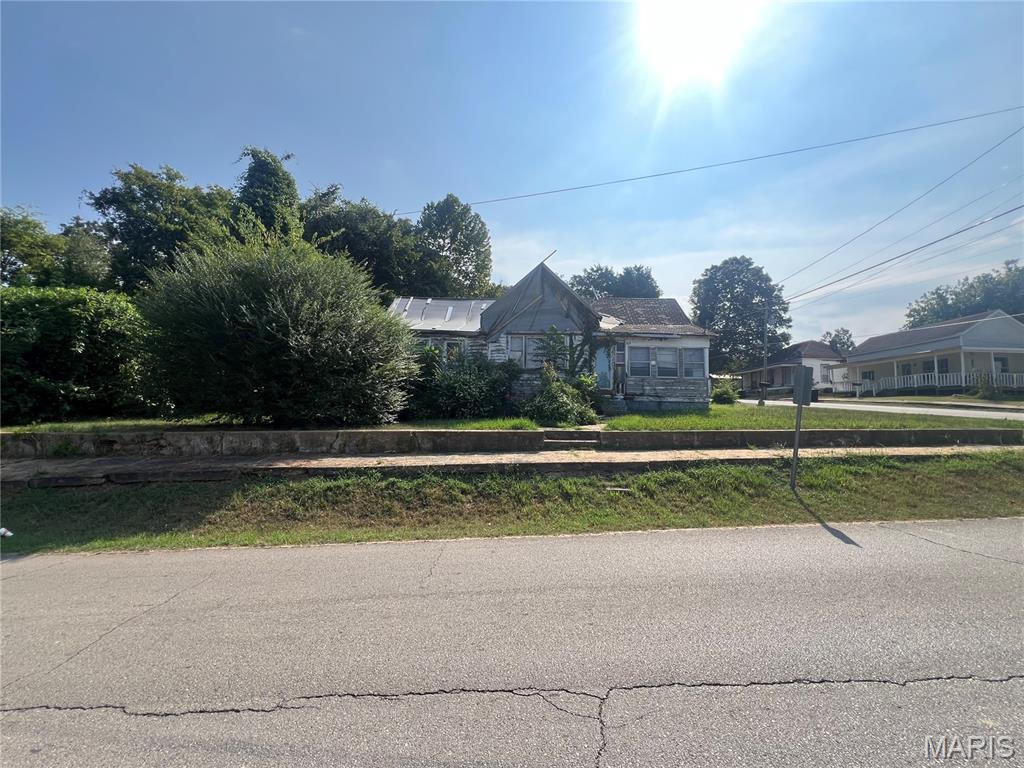 Photo of 302 Vine ST, Doniphan, MO 63935 (MLS # 26056843)