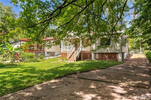 Tiny photo for 1052 Kuhlman Lane, Webster Groves, MO 63119 (MLS # 26003401)