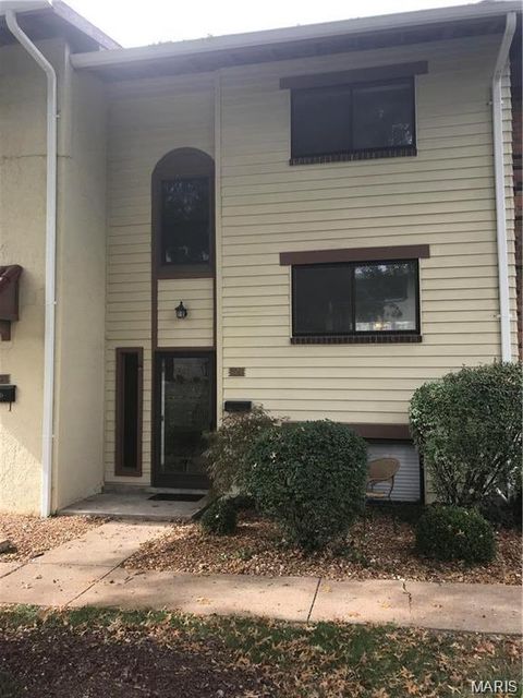 124 Carmel Woods Ellisville MO 63021