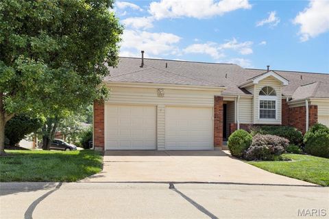 Photo of 1927 Bennington Common Drive, St Louis, MO 63146 (MLS # 26042093)