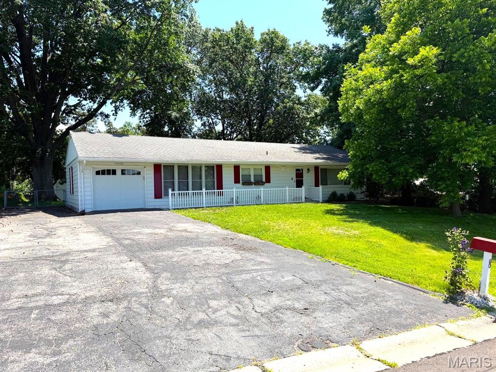 Photo of 8 Wayne Street, St Charles, MO 63301 (MLS # 26037078)