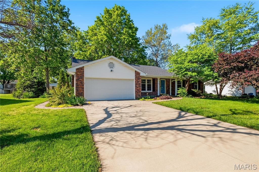 Photo of 9 Rainbow CIR, Montgomery City, MO 63361 (MLS # 26029364)