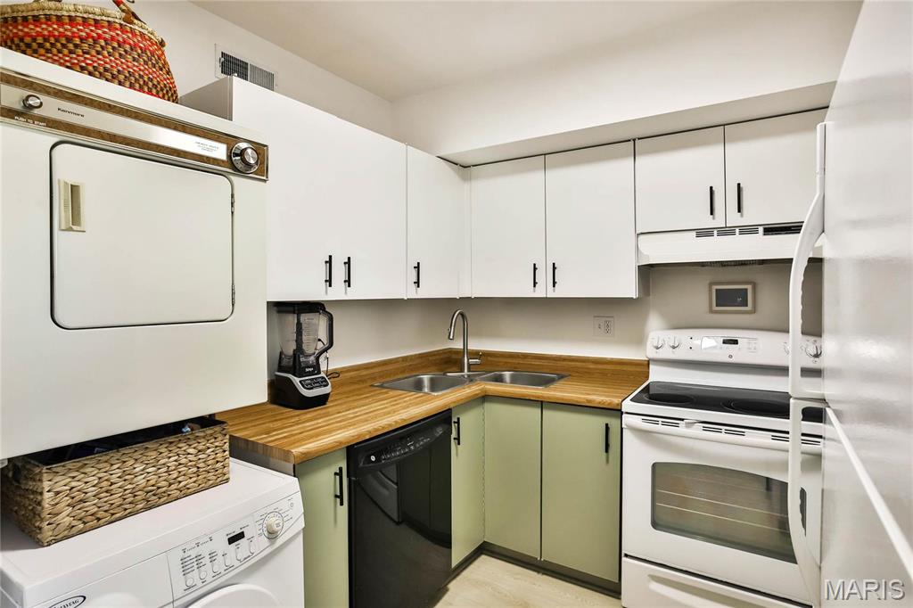 Brentwood Forest Condo Ph Eight - Residential