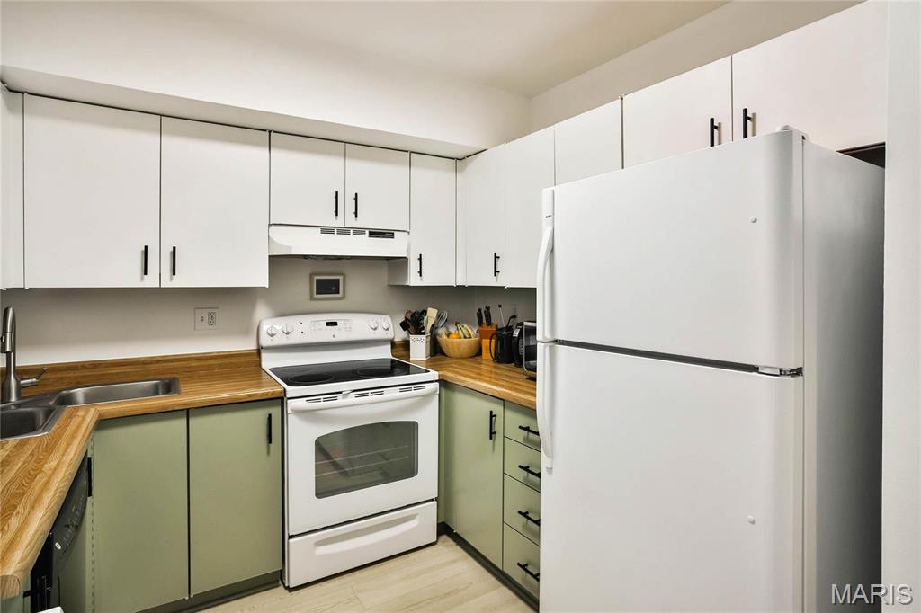 Brentwood Forest Condo Ph Eight - Residential