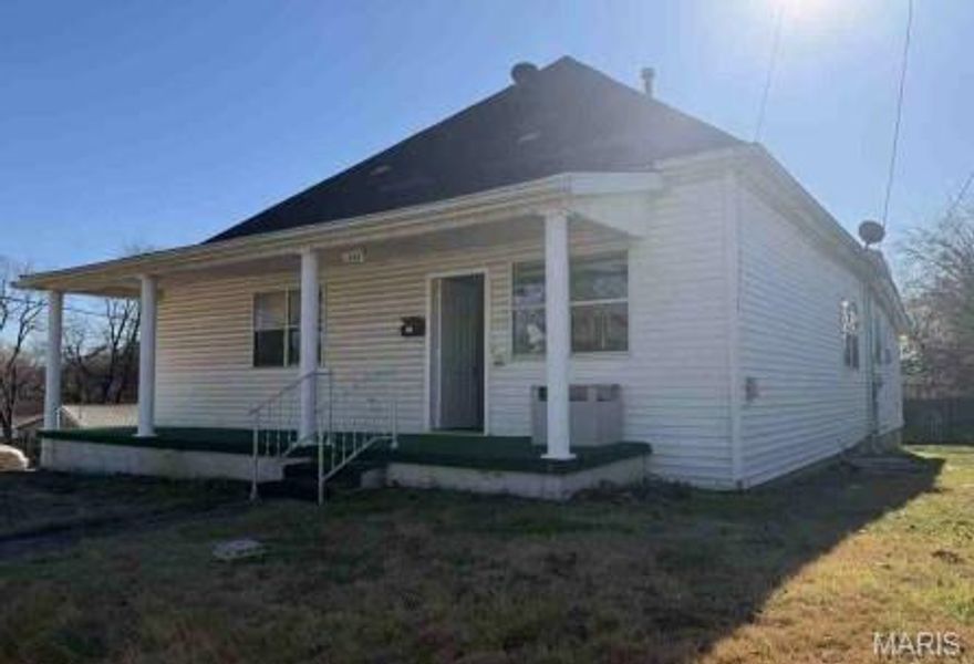 Great Opportunity to own this single-family home built in 1922 featuring 3 bedrooms and 1 bathrooms.  ***SPECIAL NOTES: (1) This is a CASH ONLY transaction. (2) Seller to pay Taxes, HOA, and Municipal/Utility Liens. (3) Please read the Auction disclaimers carefully before placing a bid or submitting an offer. ***