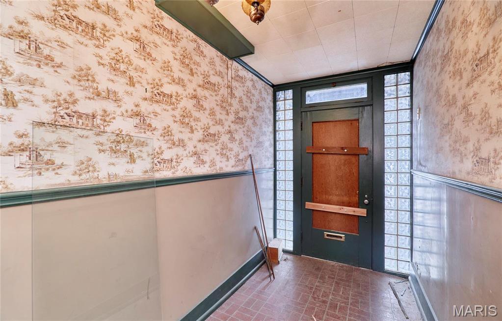St. Charles - Commercial Sale