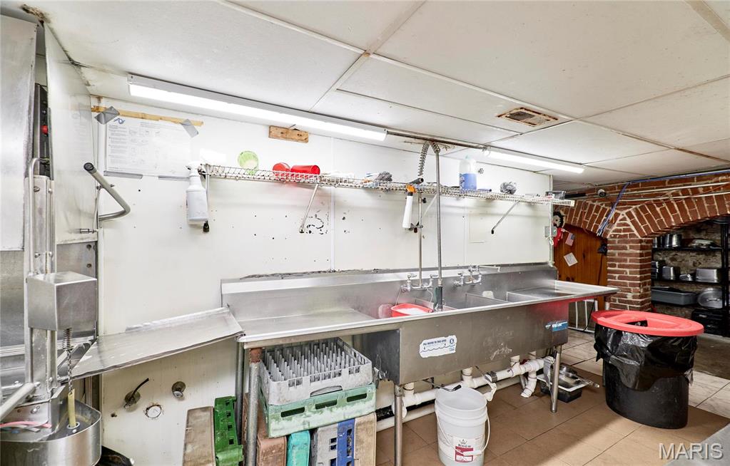 St. Charles - Commercial Sale