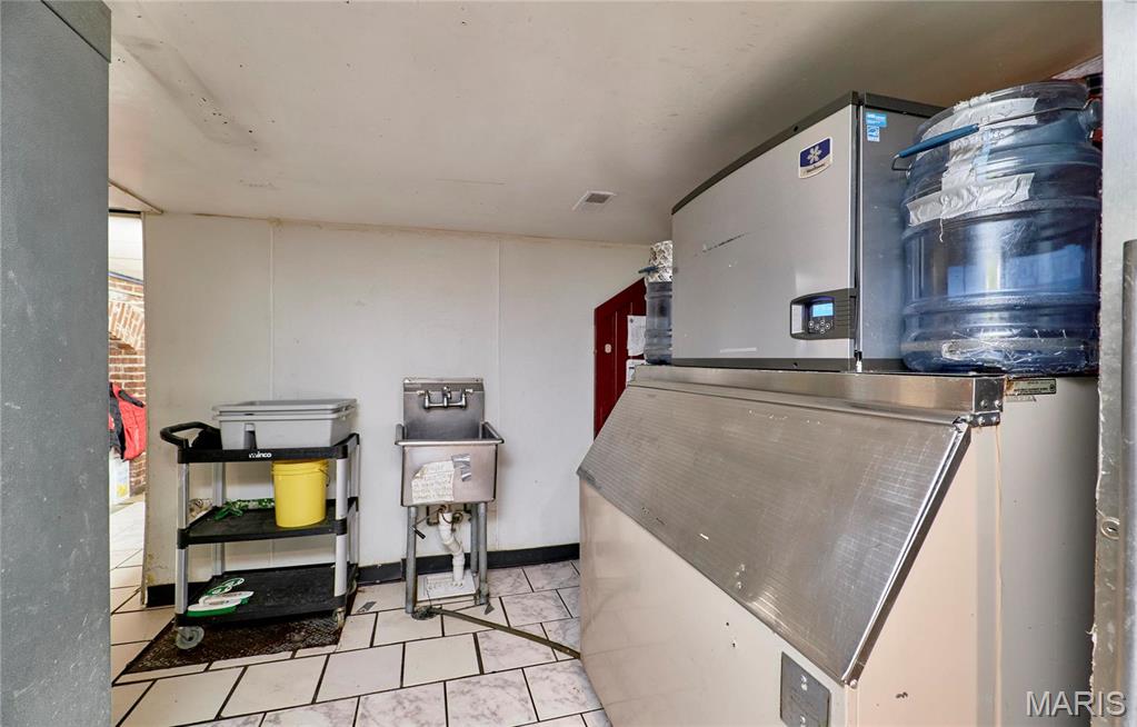 St. Charles - Commercial Sale