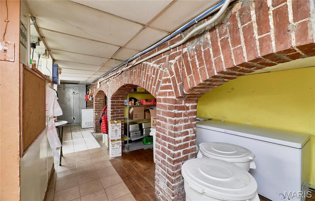 St. Charles - Commercial Sale