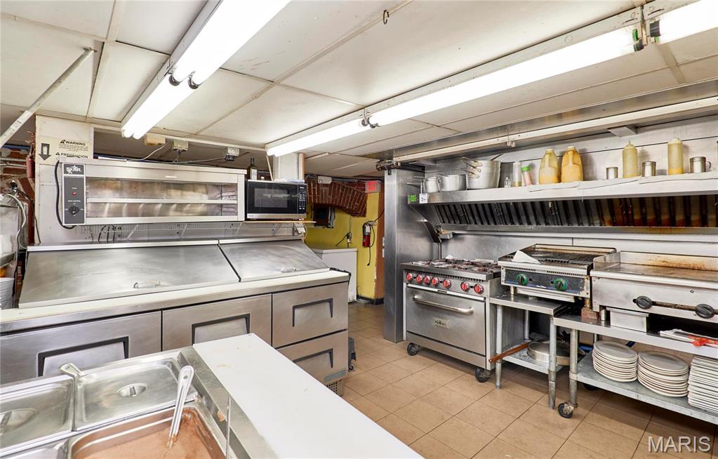 St. Charles - Commercial Sale