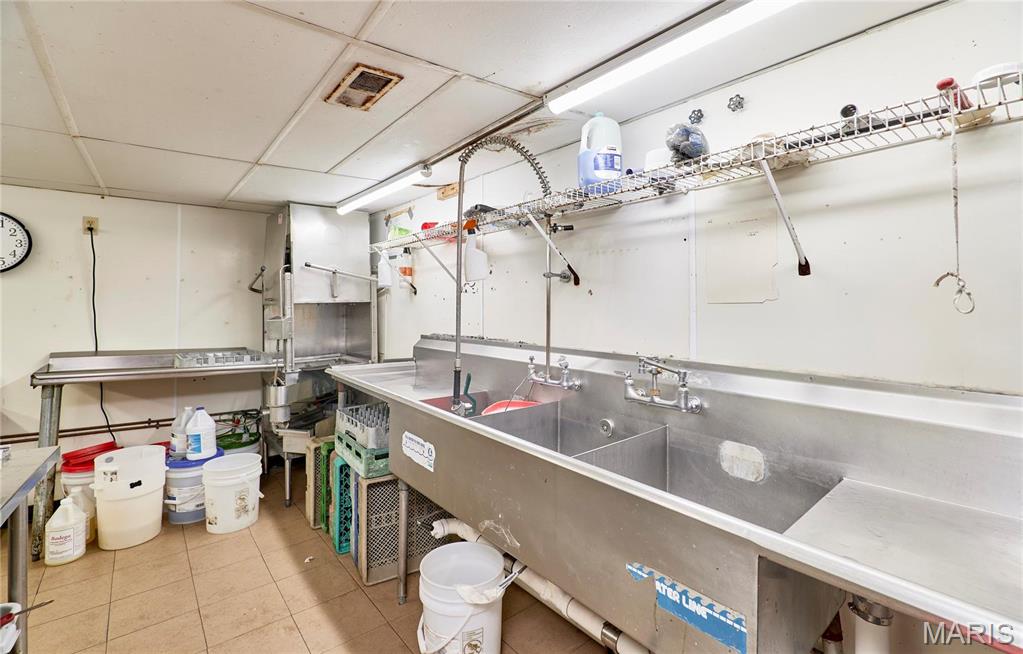 St. Charles - Commercial Sale