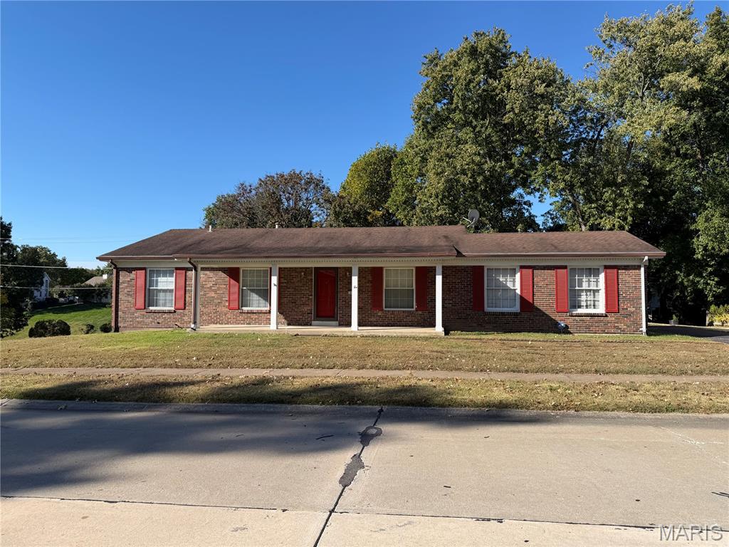 Photo of 1905 Lakehurst Drive, Unincorporated, MO 63146 (MLS # 26067895)