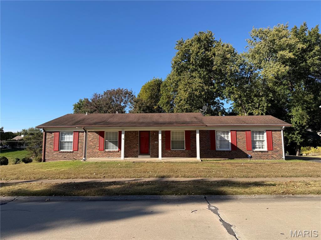 Photo of 1905 Lakehurst Drive, Unincorporated, MO 63146 (MLS # 26067895)