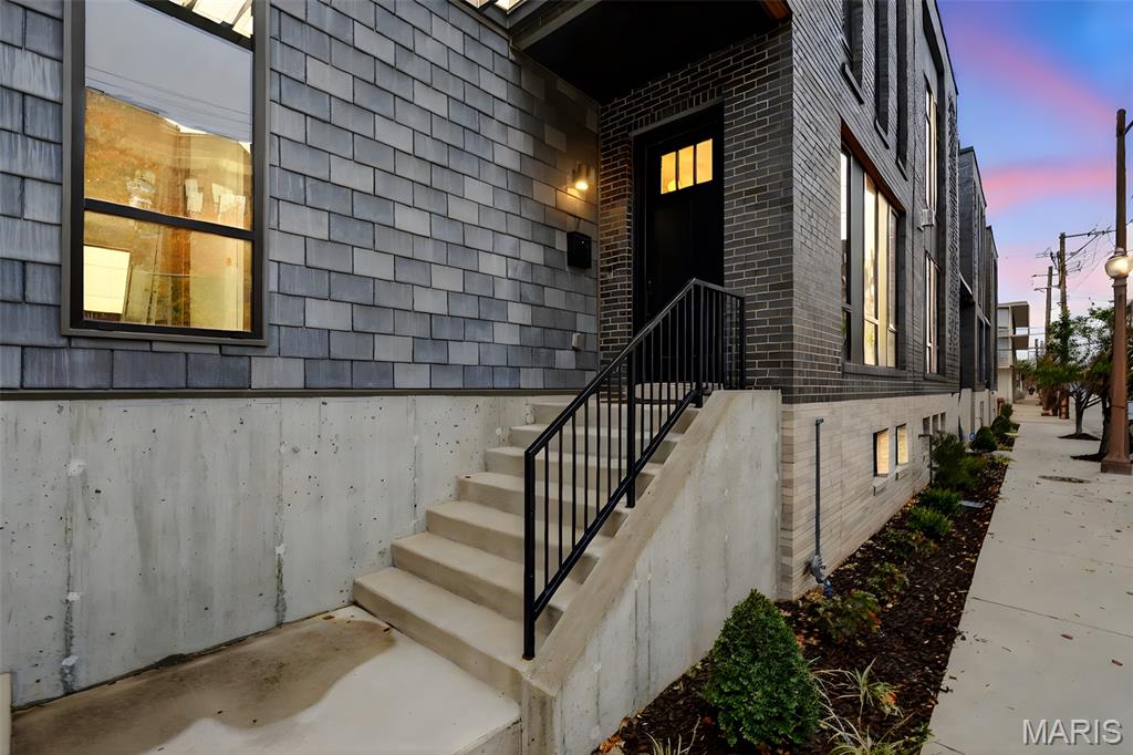 215 N Sarah Street 7