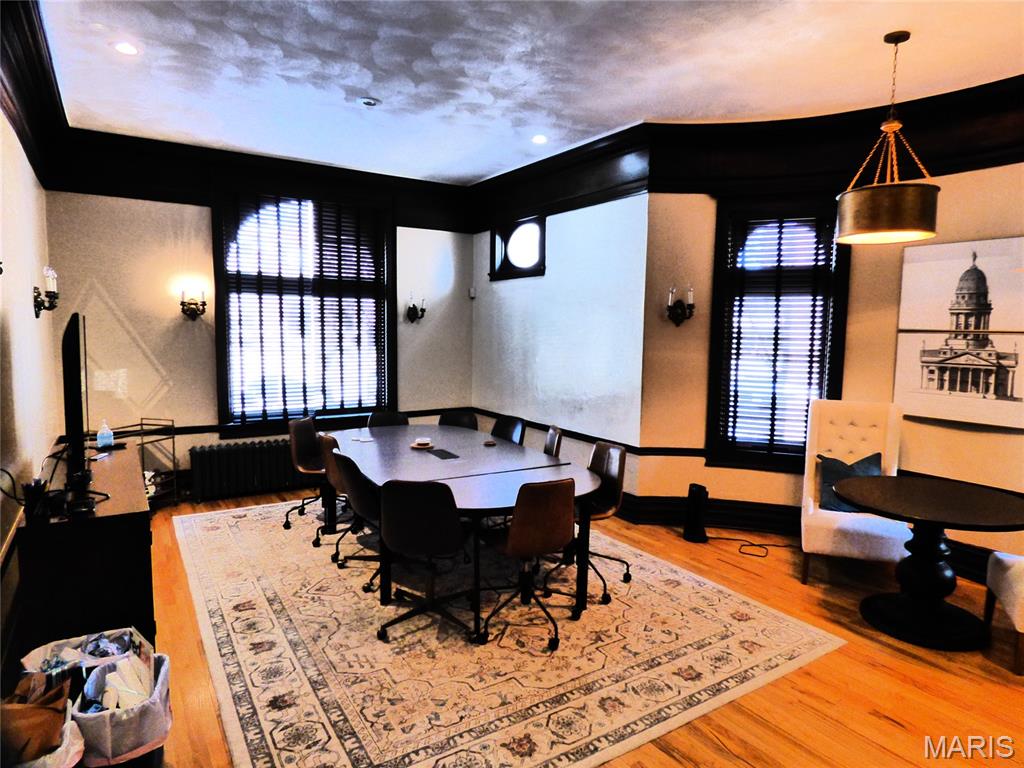 Rex - Commercial Sale