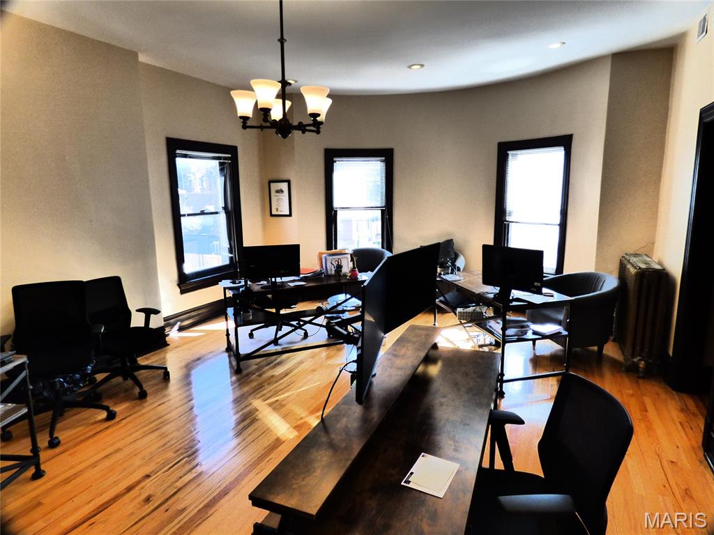 Rex - Commercial Sale