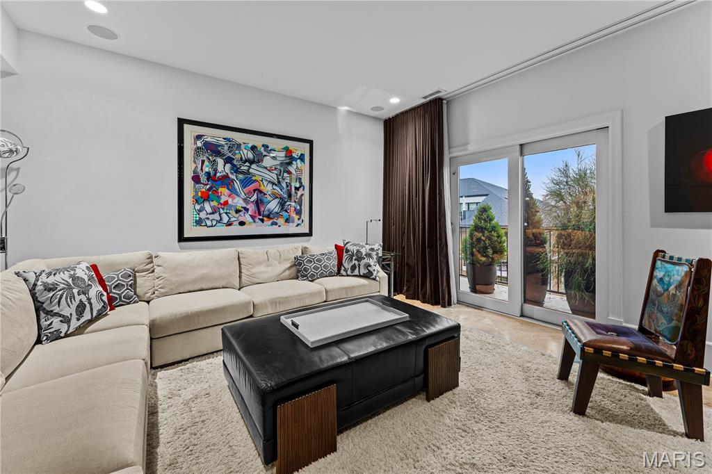 Shaw Park Villas Ph 2 Condo - Residential