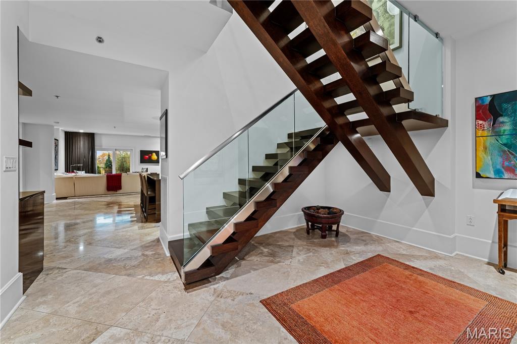 Shaw Park Villas Ph 2 Condo - Residential