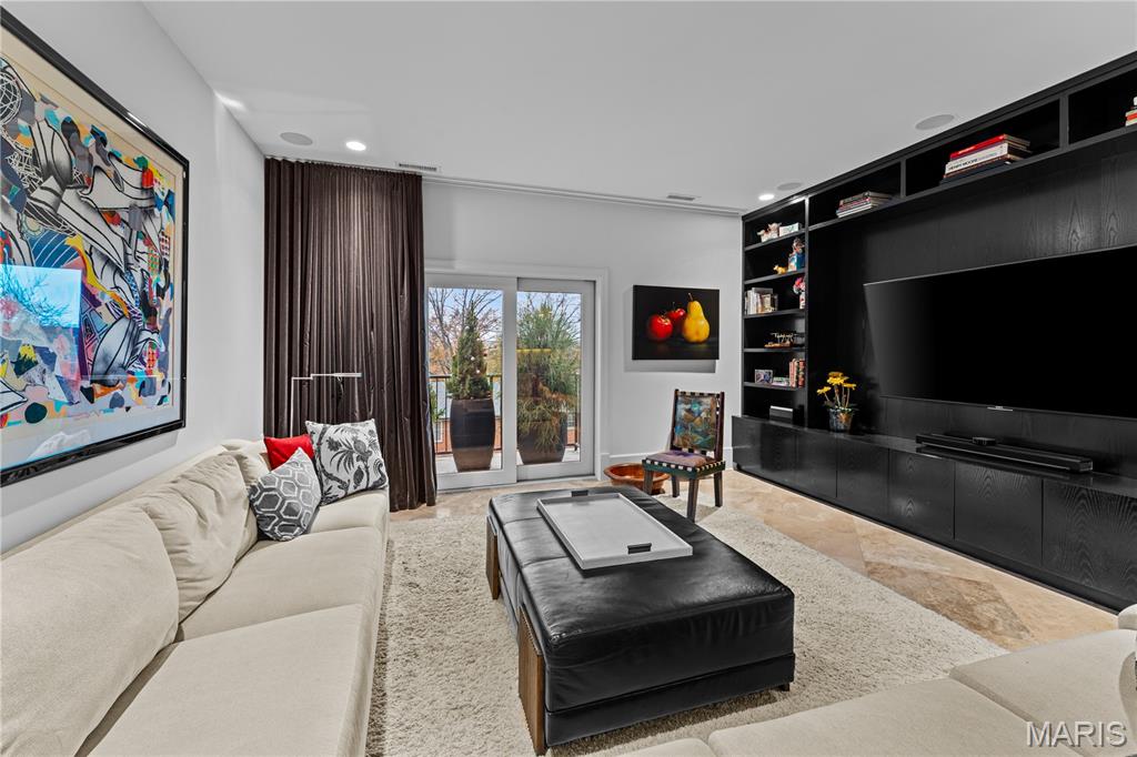 Shaw Park Villas Ph 2 Condo - Residential