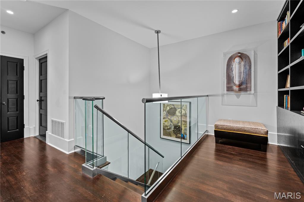 Shaw Park Villas Ph 2 Condo - Residential