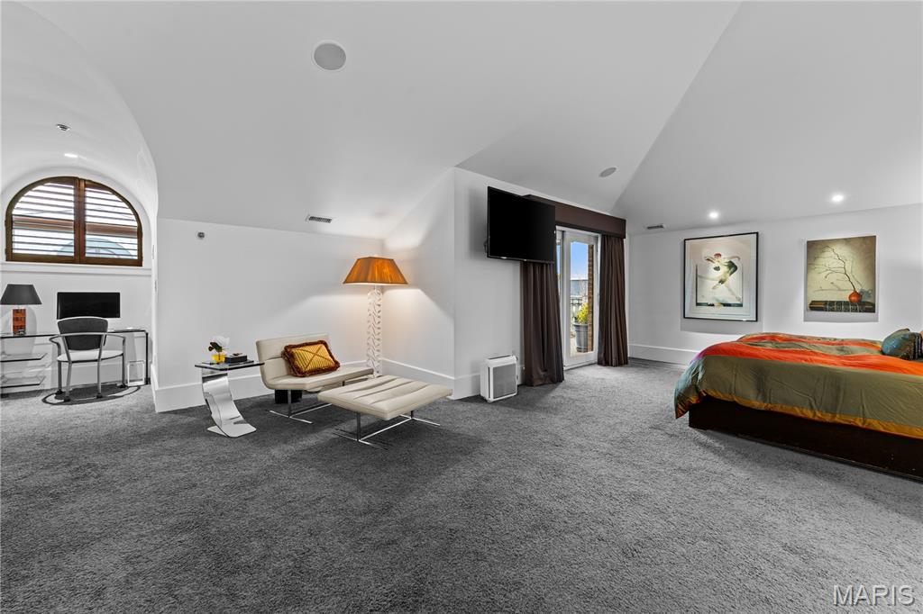 Shaw Park Villas Ph 2 Condo - Residential