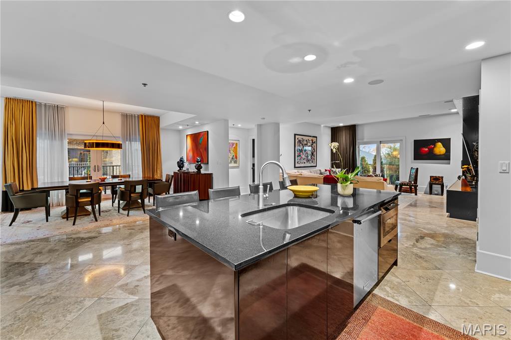 Shaw Park Villas Ph 2 Condo - Residential