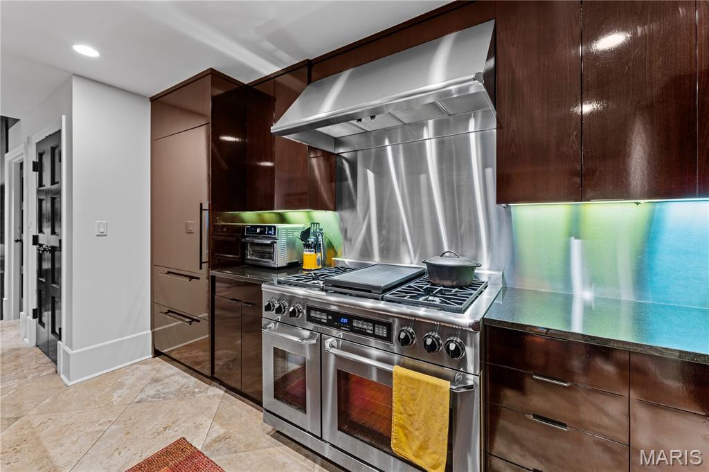 Shaw Park Villas Ph 2 Condo - Residential