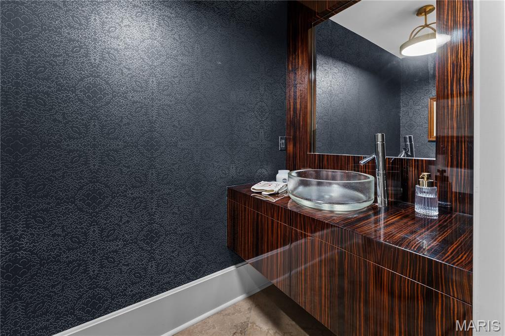 Shaw Park Villas Ph 2 Condo - Residential