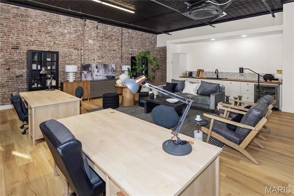 Munsons Sub - Commercial Lease