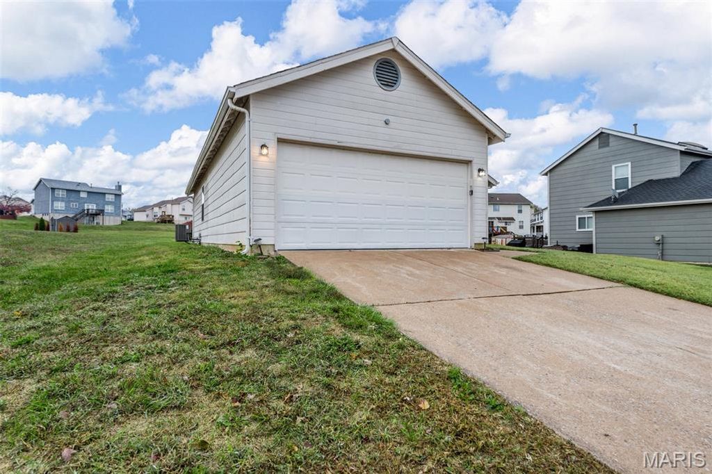 Photo of 14428 Williamsburg Manor Drive, Florissant, MO 63034 (MLS # 25073301)