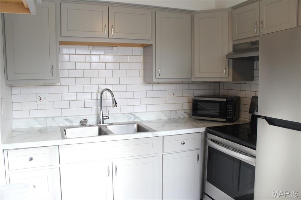 Hazelcrest Iii Condo - Residential