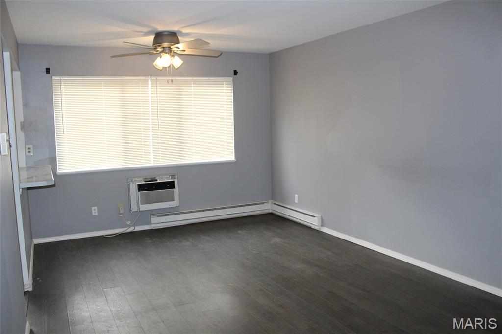 Hazelcrest Iii Condo - Residential