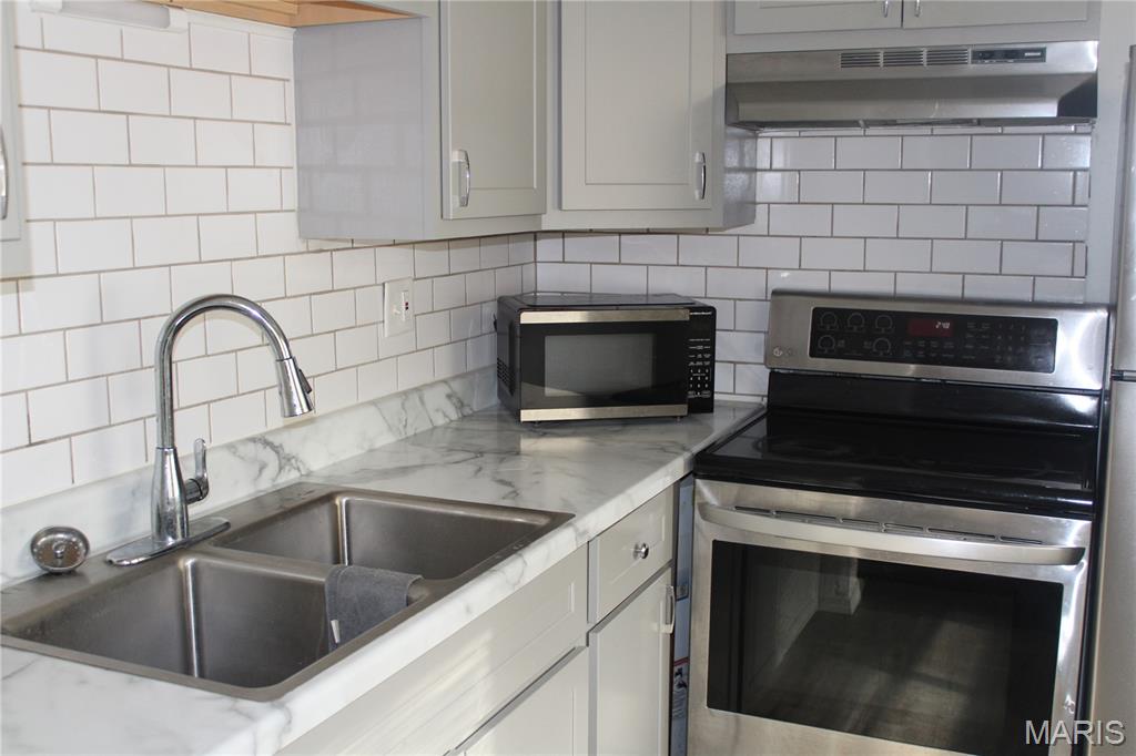 Hazelcrest Iii Condo - Residential