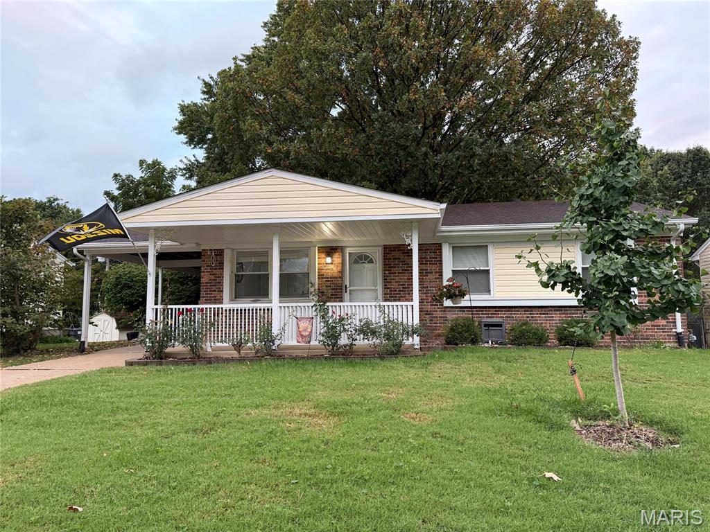 Photo of 2809 Penbrooke Lane, Unincorporated, MO 63301 (MLS # 26066882)
