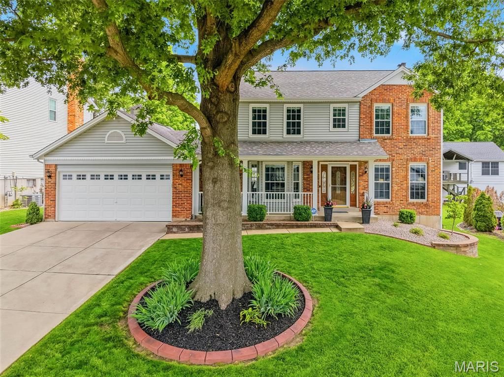 Photo of 6 Belcourt Circle, St Charles, MO 63304 (MLS # 26028593)